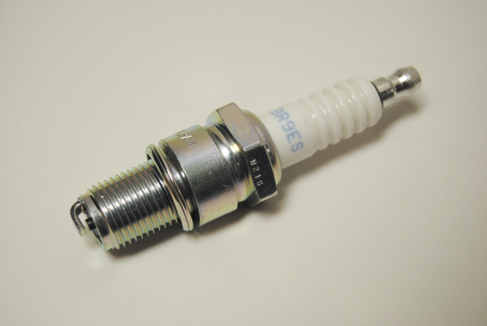 Bujie NGK filet 14mm - Aprindere optimă - imagine 2